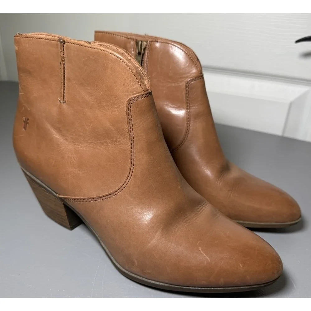 Frye Jennifer Pointed Toe Western Booties in Cognac Ankle Boots Sz 8.5 Bohemian